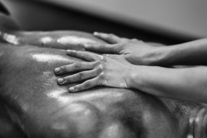 3 Ефективних технік для еротичного масажу та доставлення максимального задоволення чоловікові